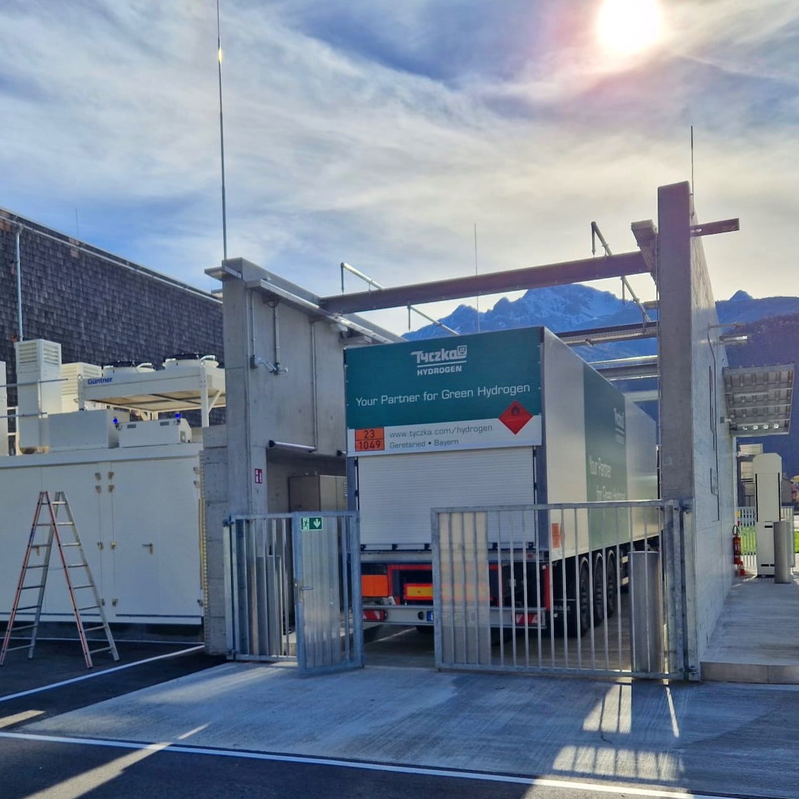 Tyczka_Hydrogen_Trailer bei MPREIS_Wasserstofferzeugung